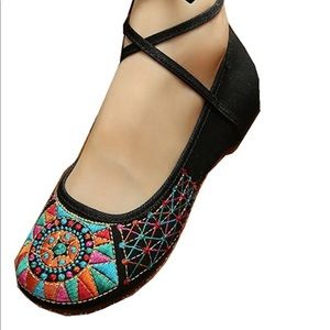 Women’s Embroidered Mary Jane Shoes- size 7